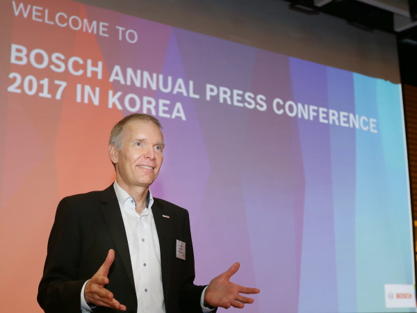 △프랑크 셰퍼스 보쉬코리아 대표가 27일 서울 여의도 전경련 회관에서 열린 연례 기자 간담회에서 한국 내 사업 계획안을 발표하고 있다. /사진제공=보쉬코리아