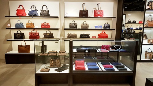 롯데마트 잠실점에 위치한 명품편집숍 ‘럭셔리 에비뉴’. 롯데마트 제공