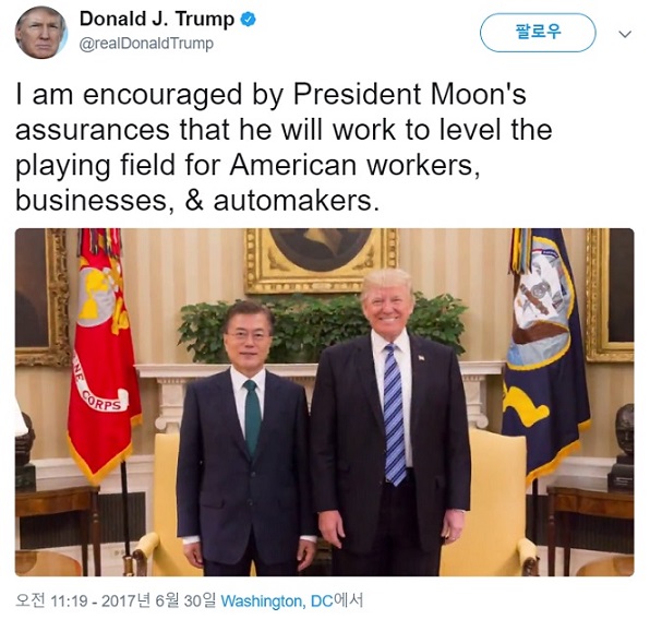 △ 트럼프 대통령이 한미 정상회담 이후 문재인 대통령과 한국에 바라는 것이 무엇인지 밝힌 트위터 캡쳐. 미국 노동자들, 기업들, 자동차 회사들을 위해 공정한 경쟁환경을 만들어야 한다는 우회적으로 요구한 것으로 풀이된다.