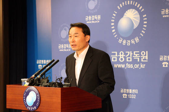 ▲권순찬 금융감독원 부원장보(사진)는 10일 정례브리핑에서 교통사고 가해자와 피해자의 형평성을 고려해 할인ㆍ할증제도를 바꾼 개선안을 발표했다./사진제공=금융감독원