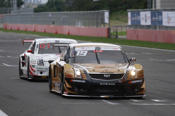 한국타이어 후원 '팀106' 레이싱팀, CJ슈퍼레이스 4라운드 우승