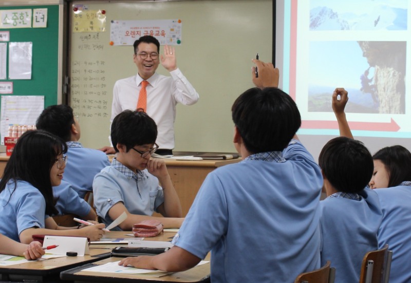 △ING생명이 전국 24개 초•중•고등학교에서 'ING생명 오렌지 금융교실'을 열었다./ 사진제공=ING생명