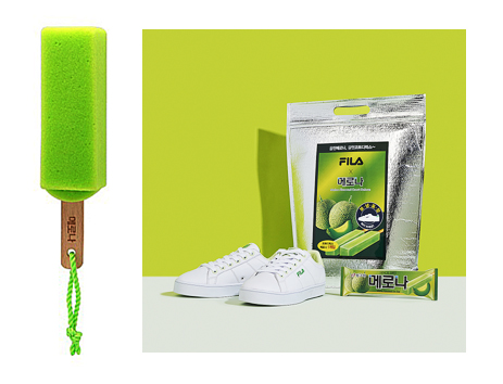 ▲ 빙그레 ‘메로나 수세미’. 빙그레 제공 ▲ 휠라(FILA)와 빙그레가 협업한 운동화 ‘코트디럭스 메로나’. 빙그레 제공