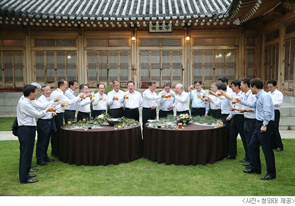 신동빈 롯데 회장, 대통령 간담회 참석…‘사드’ 해결 주문할까