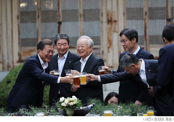 청와대 ‘호프미팅’…세븐브로이·오뚜기 매출효과 ‘톡톡’