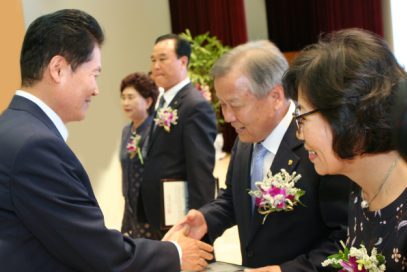 사진은 임기만 동서울농협 조합장 부부.