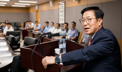 금융위원회는 17일 구기성 전 국회 입법차장을 초빙해 간부들을 대상으로 '국회 입법환경 변화와 대 국회커뮤니케이션 스킬' 교육을 실시했다./ 사진제공= 금융위