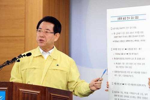 지난 19일 김영록 농림축산식품부 장관이 정부세종청사에서 살충제 계란 대책을 발표하고 있다. 농림축산식품부 제공 