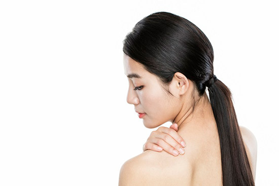 등·가슴여드름 흉터자국이 얼굴 여드름 흉터자국보다 오래갈 수 있어