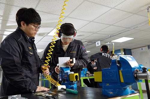 한국과학기술직업전문학교(KSTC) 공군 항공정비 부사관 양성의 요람