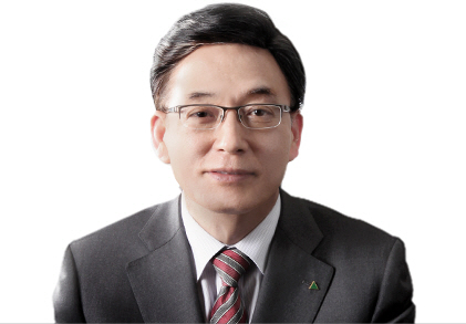 △ 5일 반포 주공 1단지 1·2·4주구를 '100년 아파트'로 짓겠다고 발표한 정수현 현대건설 사장. 사진=현대건설.