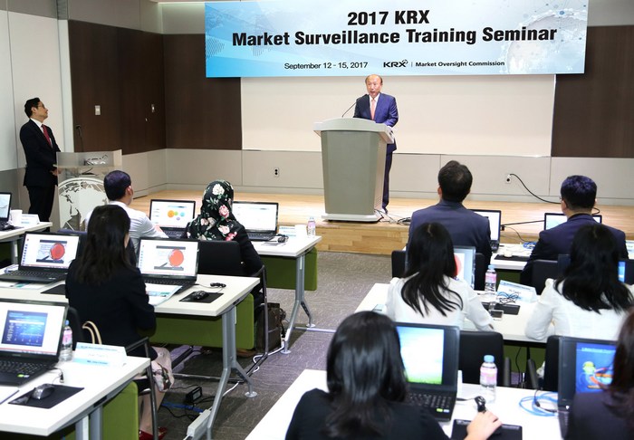 한국거래소 시장감시위원회는 제1회 아시아 자율규제기관포럼 회원 대상 트레이닝 세미나를 지난 12일부터 오는 15일까지 KRX 서울 사옥에서 개최한다.