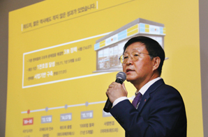 ▲ 지난 7월 31일 김성영 이마트24 대표가 ‘이마트24 경영전략 발표 기자간담회’에서 발언하고 있다. 사진 = 신세계그룹 제공