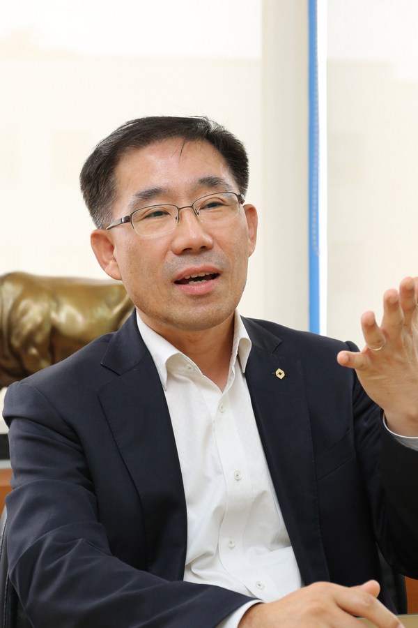 문정업 대신경제연구소 대표