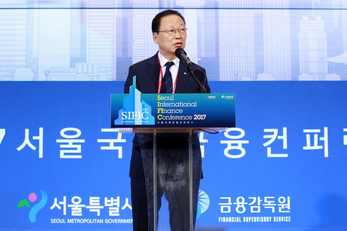 최흥식 금감원장은 이날 여의도 콘래드호텔에서 열린 2017 서울 국제금융 컨퍼런스에서 발언하고 있다.