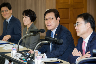 최종구 금융위원장, 소비자 중심 금융개혁 발표를 위한 현장방문/ 사진제공= 금융위