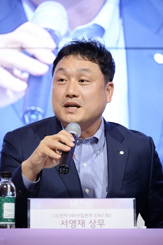 △서영재 LG전자 상무가 25일 서울 강남구 드레스가든에서 열린'LG 프라엘 출시 간담회'에서 기자들의 질의에 응답하고 있다 /사진제공=LG전자