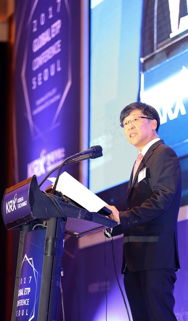 이은태 한국거래소 부이사장이 28일 서울 여의도 콘래드호텔에서 열린 '2017 글로벌 ETP 컨퍼런스 서울'에서 개회사를 하고 있다.