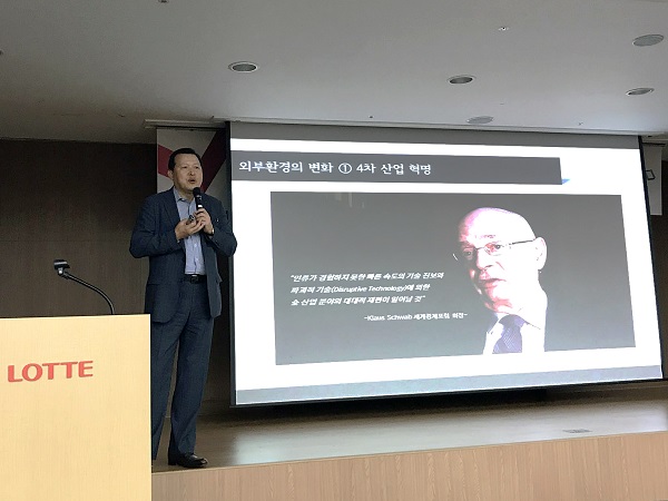 황각규 롯데지주 대표이사. /사진제공=롯데