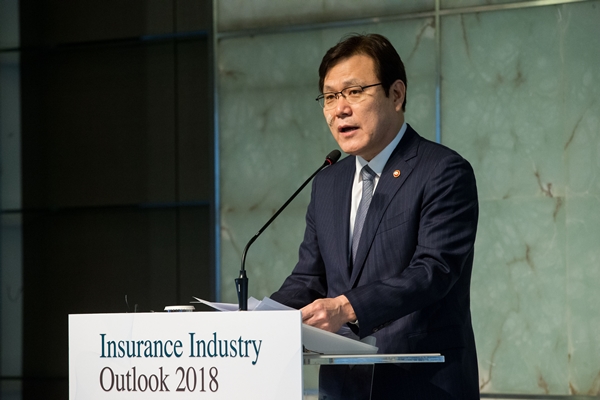 △최종구 금융위원장이 12일 '보험회사 CEO 및 경영인 조찬 세미나'에 참석했다.