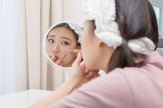 여드름흉터 치료 재생크림 사용 병행해야