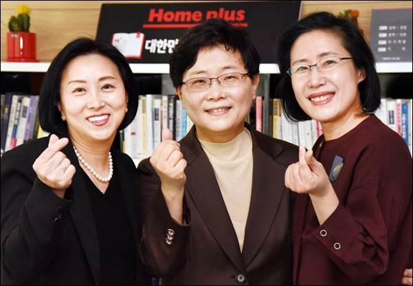 (좌측부터) 엄승희 홈플러스 상품부문장(부사장), 임일순 홈플러스 대표이사 사장, 최영미 홈플러스 인사부문장(전무). 홈플러스 제공