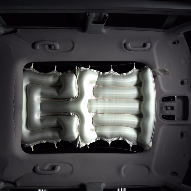 파노라마 선루프 에어백 전개.사진=현대모비스