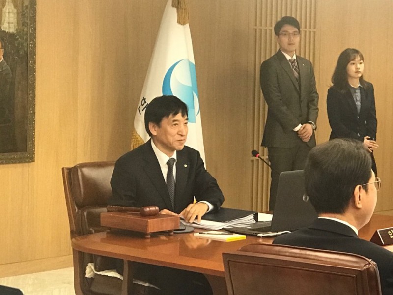 이주열 한은 총재 "올해 경제성장률 3.0%로 상향"