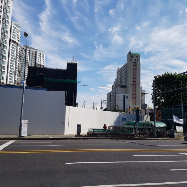 영등포뉴타운 꿈에그린 단지 바로 앞에 위치한 영등포시장역.