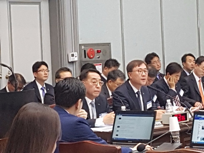 △황록 신용보증기금 이사장이 국정감사에 응하고 있다.