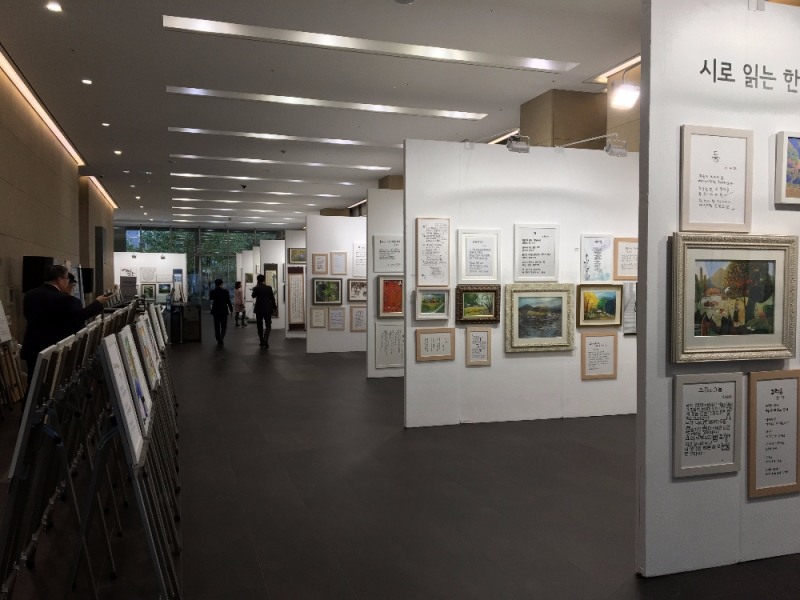 라이나생명이 지역민과의 소통을 위해 문화행사에 사옥 로비를 무상으로 제공한다고 밝혔다./ 사진제공=라이나생명