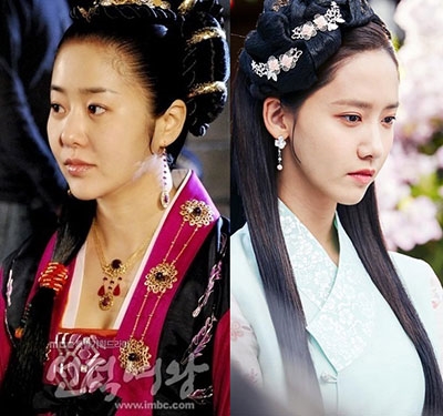 ▲사진:(좌) 민휘아트주얼리의 2009년 작품 '선덕여왕‘ 고현정 장신구, (우) 10년이 지난 뒤 2017년 작품 ’왕은 사랑한다‘ 소녀시대 윤아 장신구 (사진: MBC/민휘아트주얼리 제공)