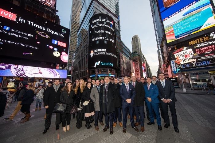 이태용 사장과 미래에셋 글로벌 ETF 구성원들./자료=미래에셋자산운용