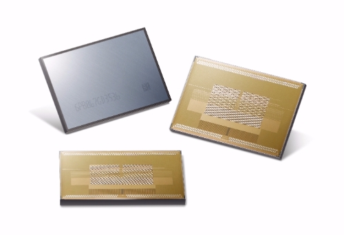 △8GB HBM2 D램. 삼성전자는 지난해 6월 8GB HBM2 D램 양산을 시작해 인공지능(AI) 서비스에 활용되는 슈퍼컴퓨터용 메모리 시장을 개척하고 기존 하이엔드 그래픽카드 시장까지 프리미엄 D램 활용처를 확대하고 있다