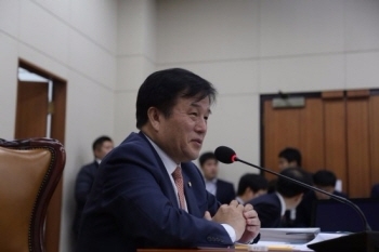 이진복 국회 정무위원회 위원장(2017.11, 정무위 예산상정 전체회의) / 사진출처= 이진복 자유한국당 의원 공식홈페이지