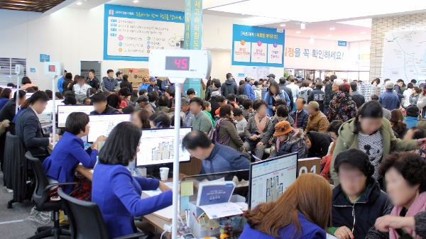 지난 10일 문을 연 GS건설 '속초자이' 견본주택에 실수요자들이 몰렸다. 사진=GS건설.