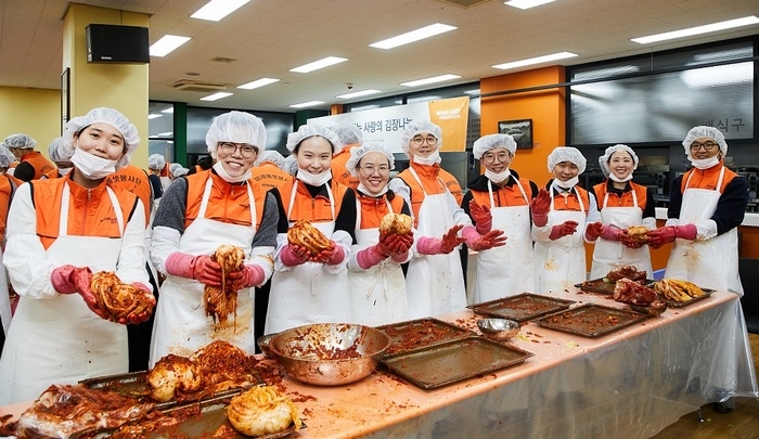 미래에셋 사랑의 김장나눔 봉사활동 현장.