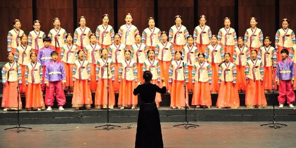 인천광역시장상을 받은 '하정초등학교합창단'. 사진=포스코건설.