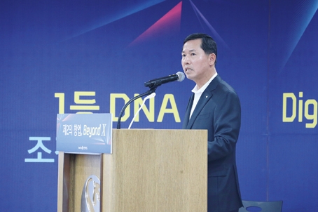 ▲ 임영진 신한카드 사장이 지난 4일 열린 신한카드 제2창업 선포식에서 축사를 하고 있다. 사진 = 신한카드