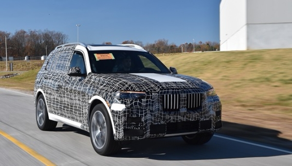 BMW가 공개한 '뉴 X7' 사전제작 모델. 사진=BMW.