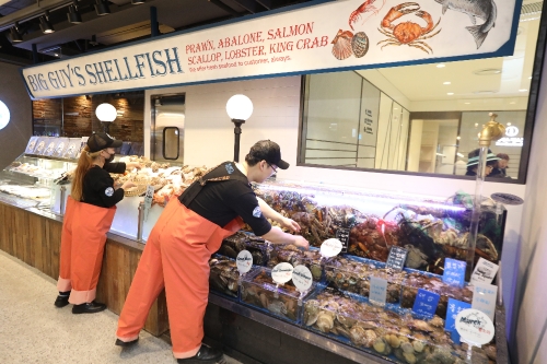 롯데백화점 잠실점 식품관 수산 그로서런트 매장. 롯데백화점 제공