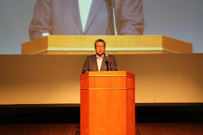 최양하 한샘 회장이 2일 서울 상암사옥에서 열린 시무식에서 신년사를 발표하고 있다. 한샘 제공