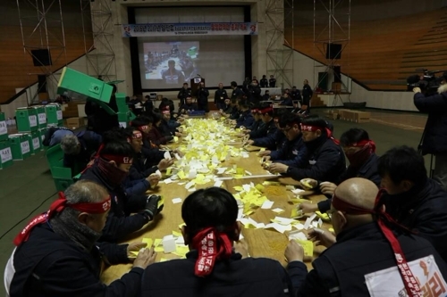 현대중공업 노조 임단협 합의안 찬반투표 모습. 사진=현대중공업 노조.