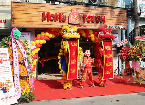 맘스터치 베트남 호찌민 2호점. 해마로푸드서비스 제공