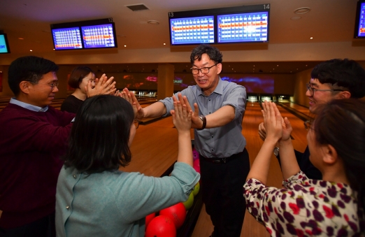 이대훈 농협은행장(사진 가운데) / 자료사진= 농협은행
