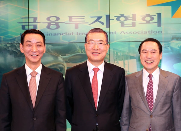 23일 매일경제TV 주최 금융투자협회장 후보자 토론회에 참가한 권용원 키움증권 사장, 손복조 토러스투자증권 회장, 황성호 전 우리투자증권 사장. 〈왼쪽부터. 사진제공=매일경제〉