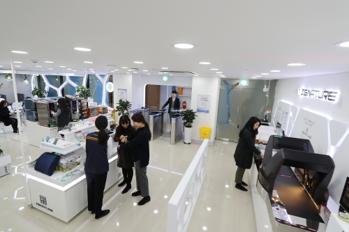 서울 중구 롯데손해보험빌딩 12층에 위치한 세븐일레븐 시그니처 2호점. 코리아세븐 제공