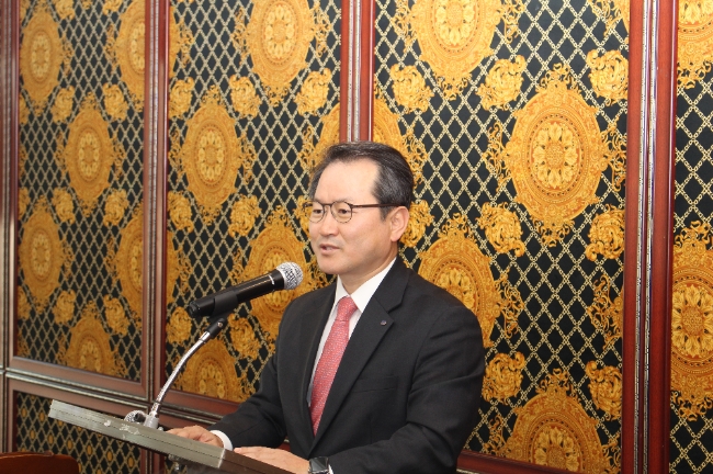 △기자간담회에 참석한 성대규 보험개발원 원장이 환영사를 전하고 있다. / 사진=보험개발원