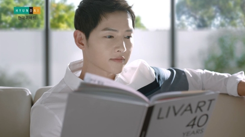 현대리바트 새 광고모델 배우 송중기 씨. 현대백화점그룹 제공