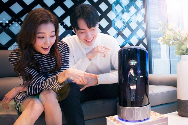 “레드벨벳이 우리집에” SKT, 사람모습 홀로그램 AI 선보인다